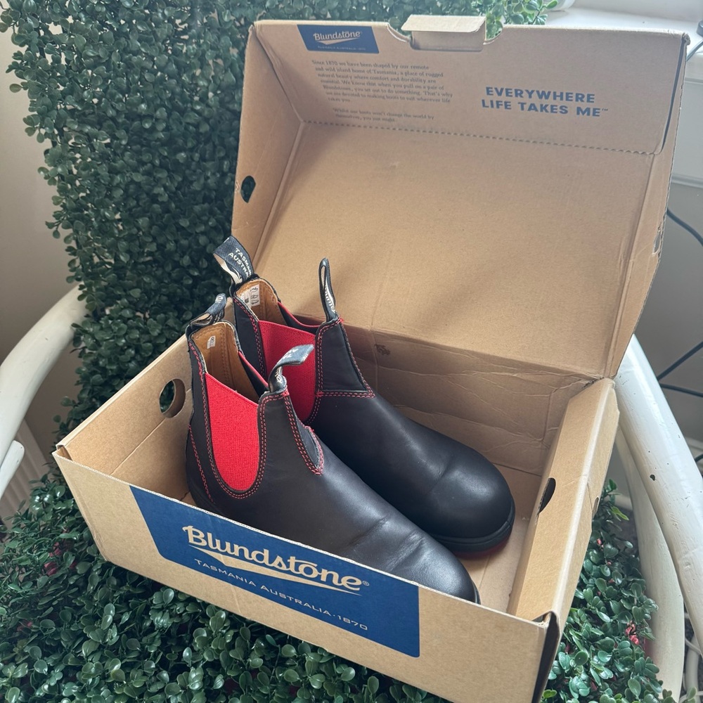 Blundstone Unisex Men's 6.5 (stamped on sole) Women's 8.5 VOLTAN Black/Red NEW - Picture 8 of 9